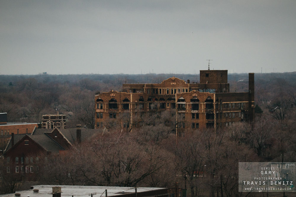 gary_in_aerial_abandoned_apartment_building_9193_web