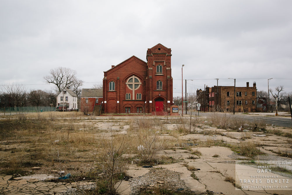 gary_in_large_church_and_cross_vacant_lot_6290_web