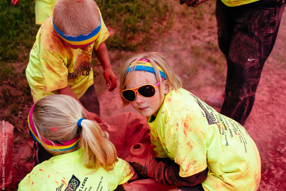 panther_color_run_scooping_red_powder