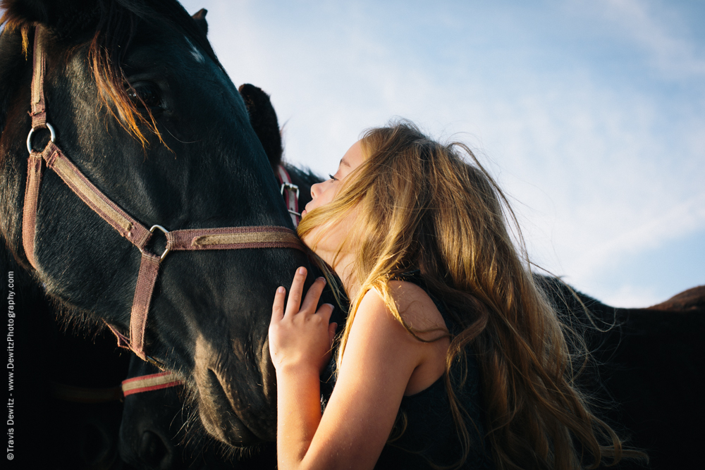 Teslyn - Kissing Horse Nose