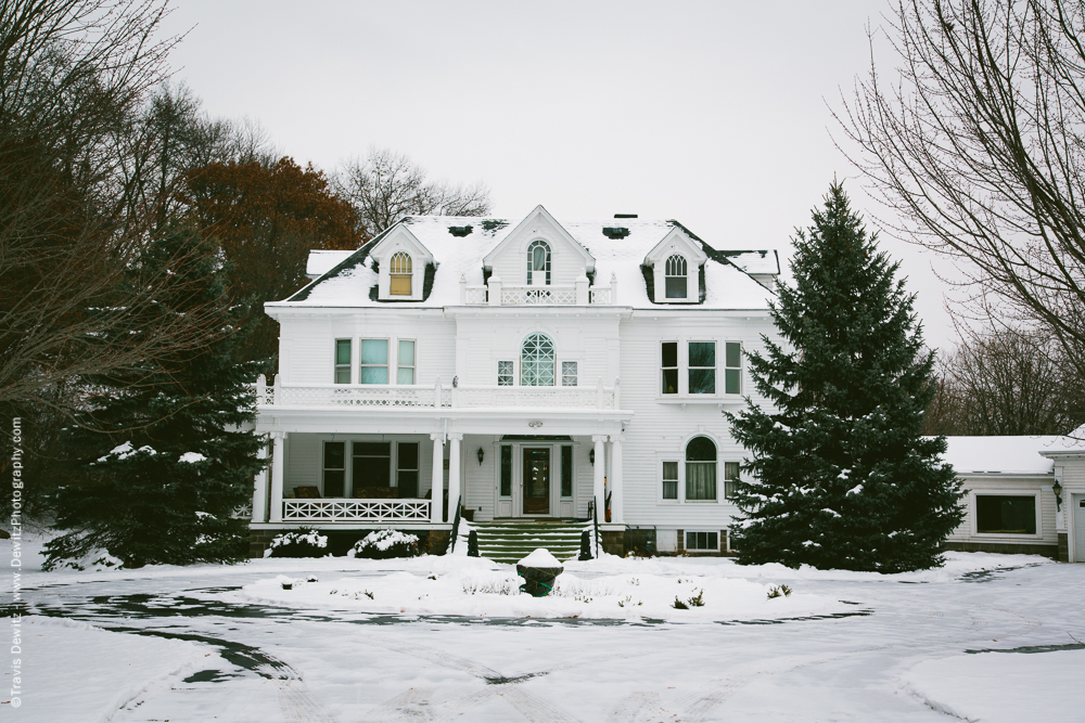 This 1906 Colonial Revival home was designed by George F. Barber. It is a slightly modified version of design #45 from the Modern Dwellings pattern book published in 1901.