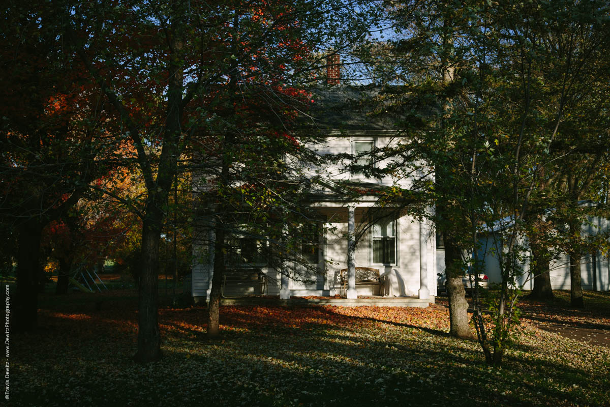 caryville-wi-old-home-buried-in-trees