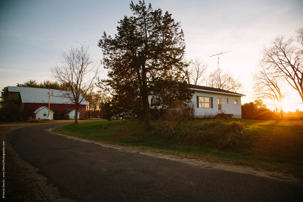 caryville-wi-sunset-farm-homestead-road-through-property