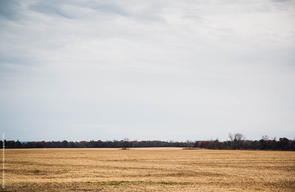 farmland-in-autumn-falls-city-wi-historic-city