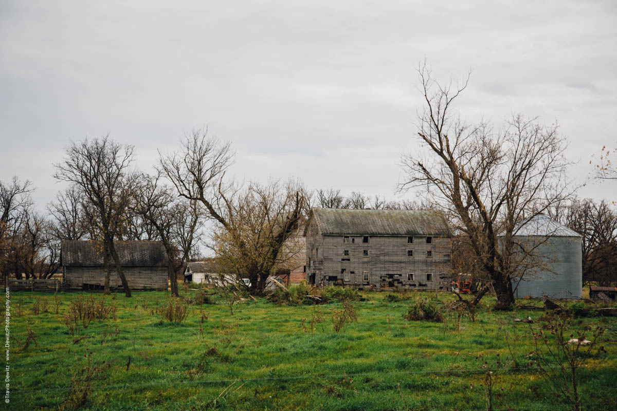 old-abandoned-farmstead-falls-city-wi-historic-city