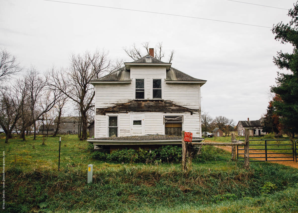 old-farm-house-decay-falls-city-wi-historic-city