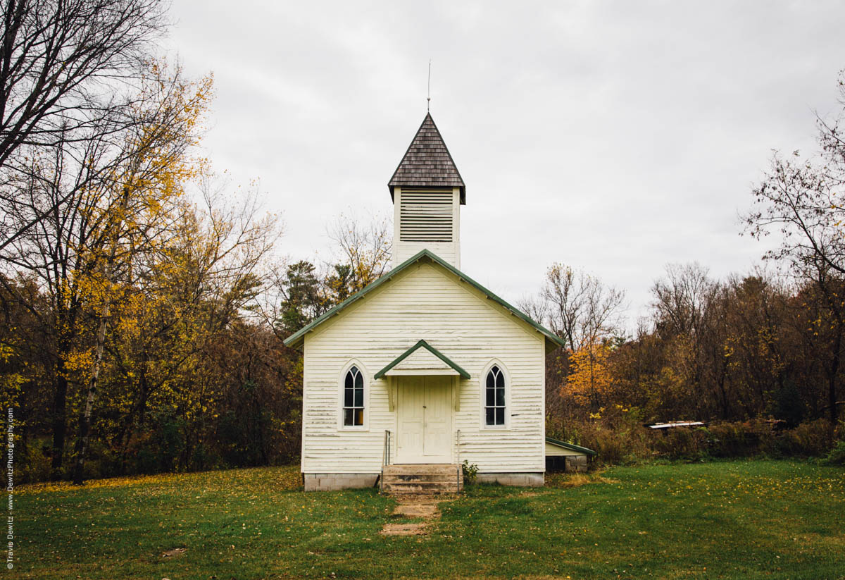 small-abandoned-country-church-falls-city-wi-historic-city