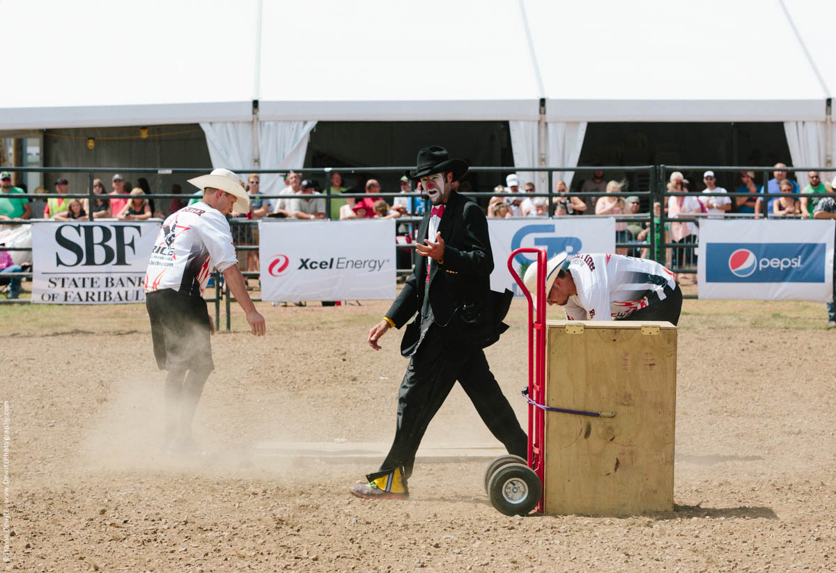 10-Rodeo Clown Walks the Ring-2909