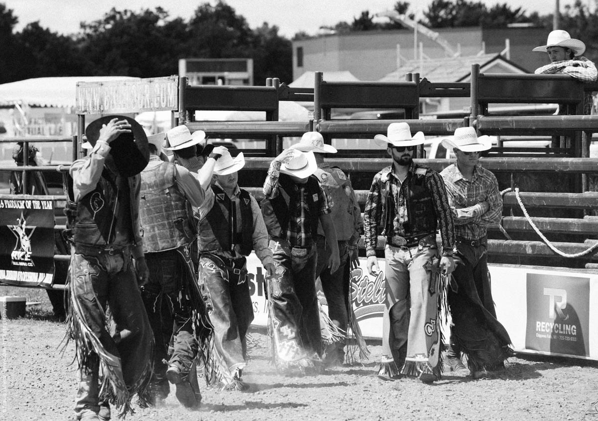 7-Bull Riders Grab Cowboy Hats in Dust-2756