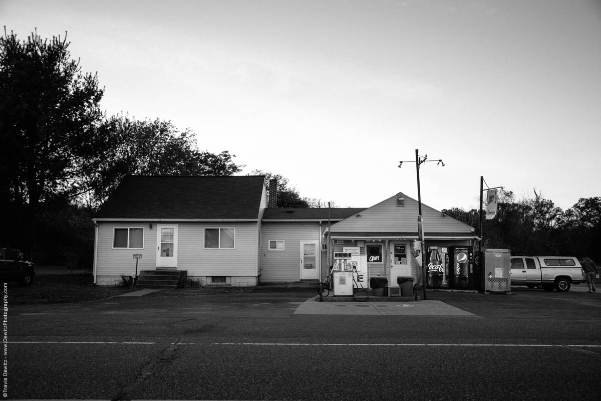 No. 9897 - Luer's Grocery - Caryville, Wis.