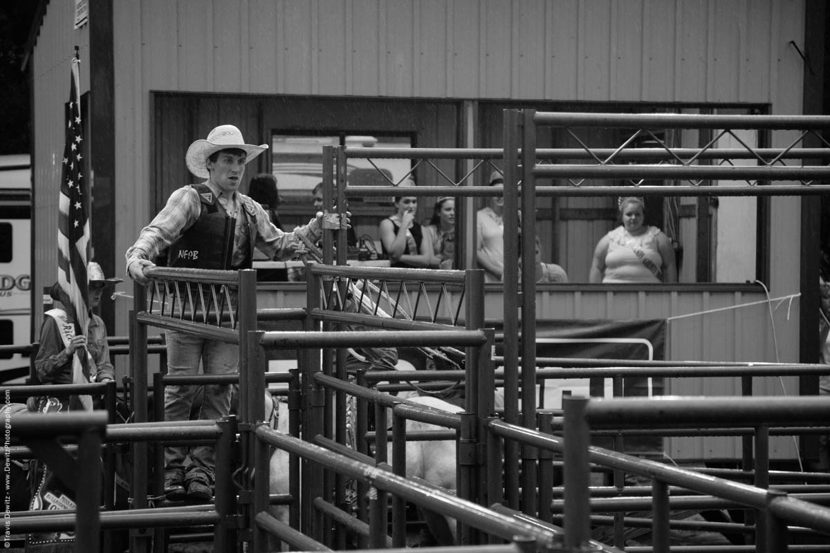 bull-rider-and-rodeo-queens-fair-4548