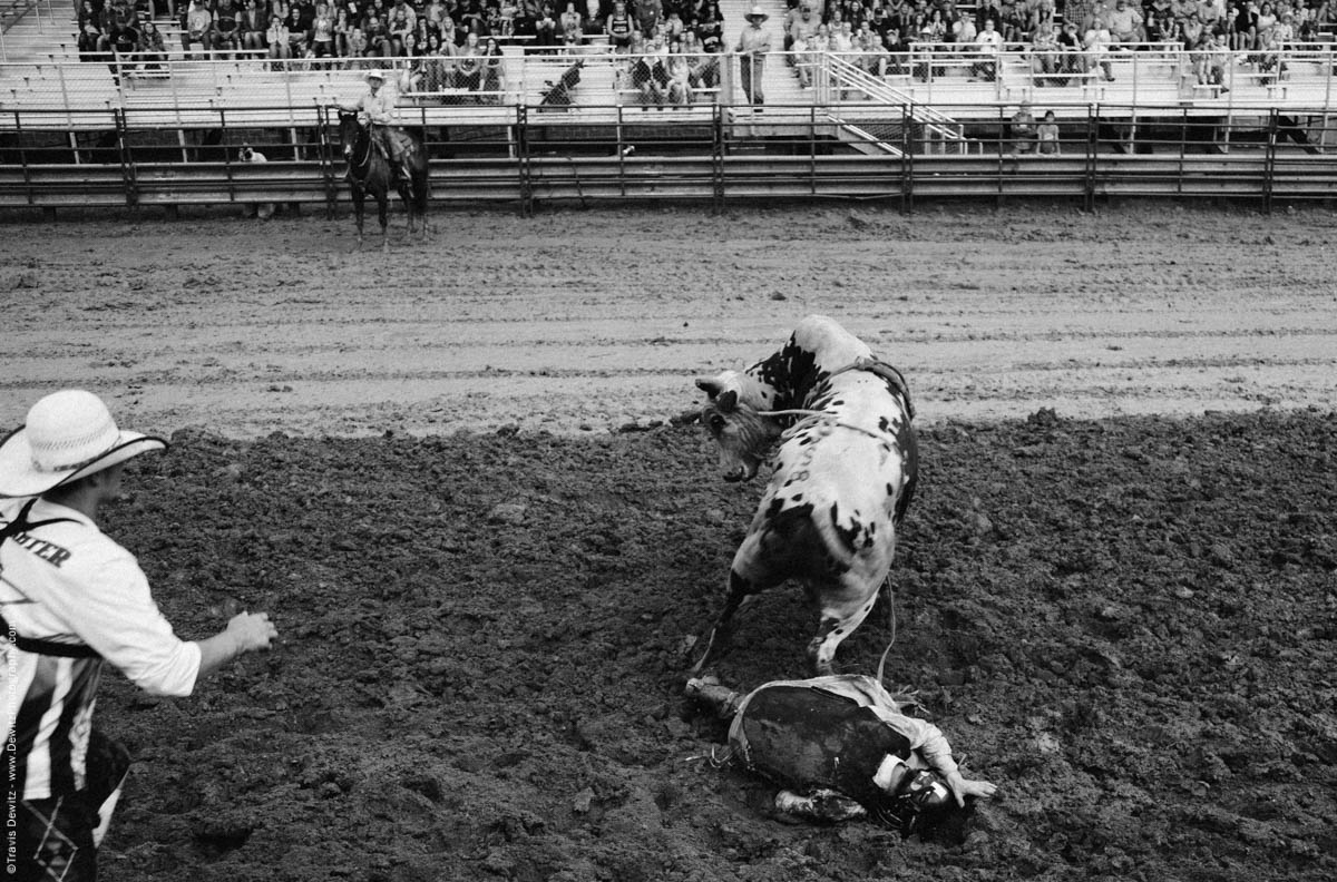 bull-rider-crashes-into-mud-4784