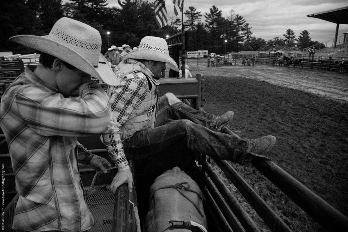 bull-rider-stretches-over-chute-4921