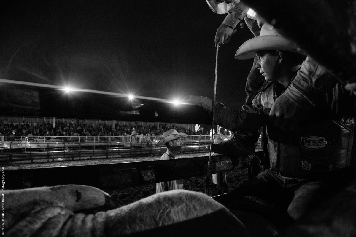 bull-rider-waits-his-turn-in-bull-chute-under-the-lights-prca-pro-rodeo-vest-5333