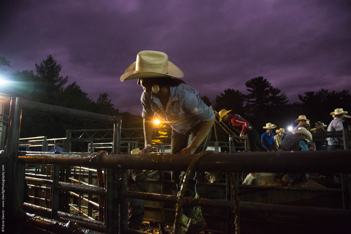 bull-riding-cowgirl-climbs-fence-5189