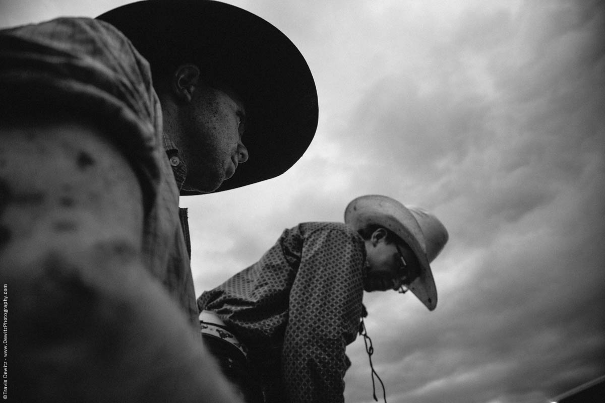 cowboys-covered-in-mud-prepare-for-thebull-dramatic-skies-5059