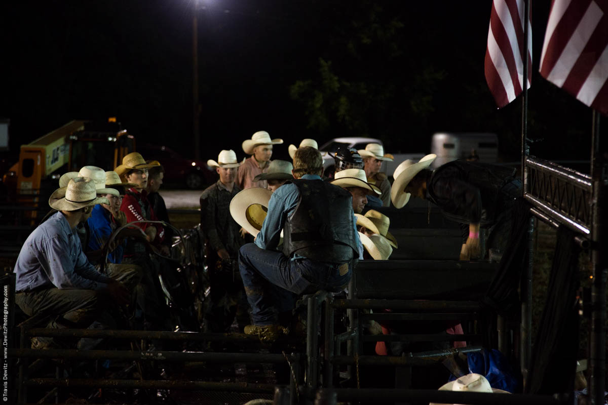 cowboys-sit-at-rodeo-5212