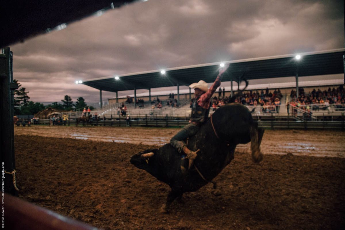 eight-second-bull-ride-arm-up-muddy-arena-5086