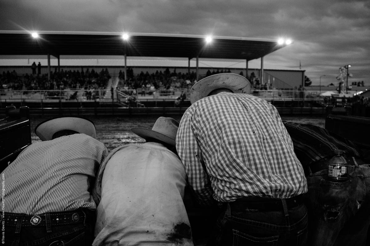 group-of-cowboys-at-rodeo-5098