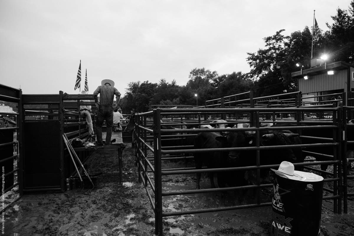 rice-bull-riding-behind-the-chutes-cowboy-4505