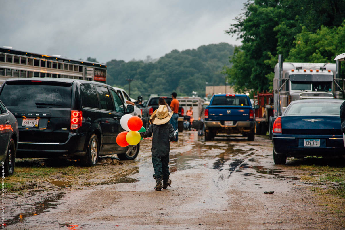 young-boy-cowboy-with-balloons-at-rodeo-jackson-county-fair-4472